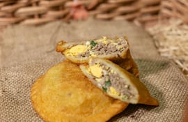 Empanada de mandioca o pastel mandi'o.