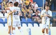 Los jugadores de Sportivo Trinidense celebran un gol en el partido frente a Sportivo Luqueño por la fecha 2 del torneo Clausura 2026 de la Primera División de Paraguay en el estadio Luis Salinas, en Itauguá, Paraguay.
