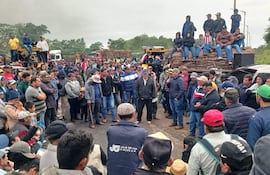 Cañicultores durante una manifestación en Coronel Oviedo.