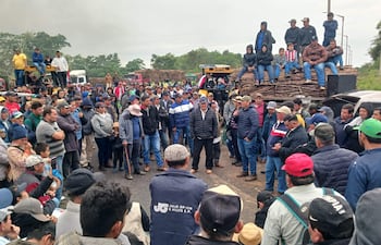 Cañicultores durante una manifestación en Coronel Oviedo.