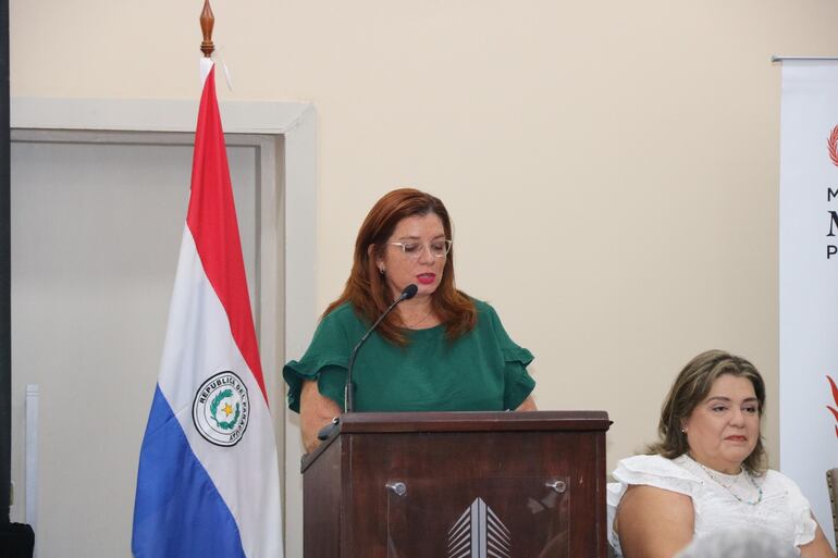 "Que cada imagen exhibida hoy nos impulse a trabajar en conjunto", dijo la Ministra de la Mujer Cynthia Figueredo.