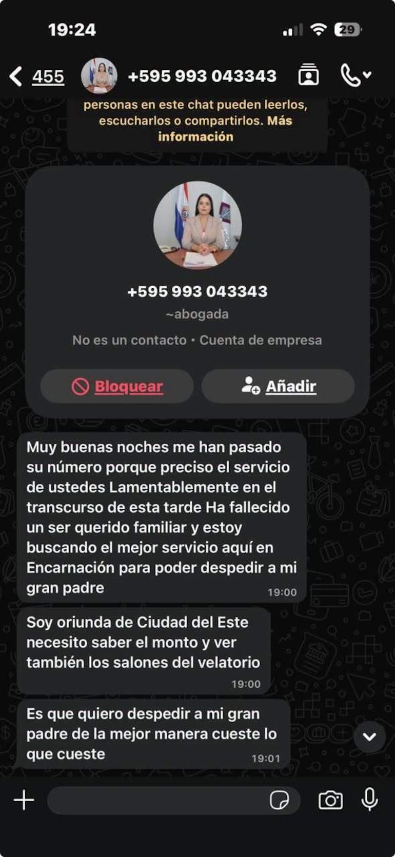 Conversación digital con un perfil femenino profesional y la bandera paraguaya, destacando una solicitud de servicio funerario.