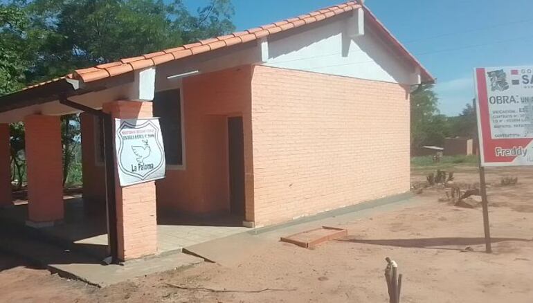Esta construcción corresponde a la escuela del lugar que fue construida este año por la Gobernación de San Pedro