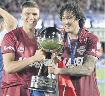 Ronaldo Dejesús y José Canale, los paraguayos que lograron el título de la Sudamericana con Lanús.