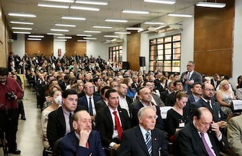 El claustro docente se realizó en la Facultad de Derecho de la UNA luego de casi 20 años. La participación fue importante. Se destacó la necesidad de ser más estrictos en la admisión de alumnos a la carrera.