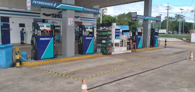 La estación de servicio del emblema Petrochaco, en Carapeguá, donde ocurrió el confuso episodio por la venta de combustible.