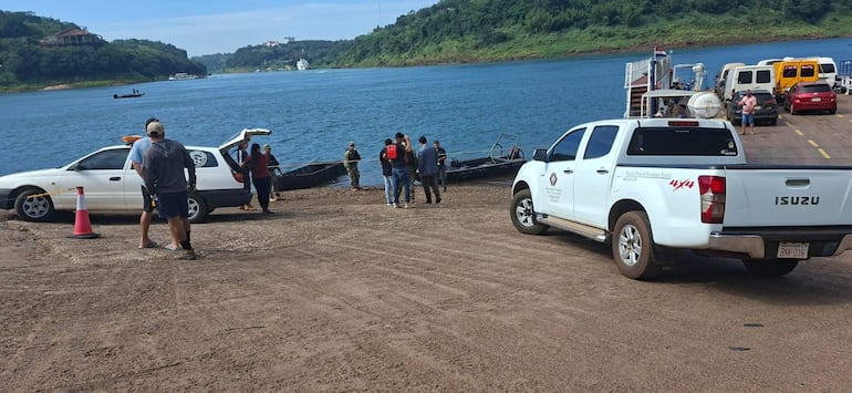 Cuerpo de un hombre con tres disparos de arma de fuego flota en el río Paraná