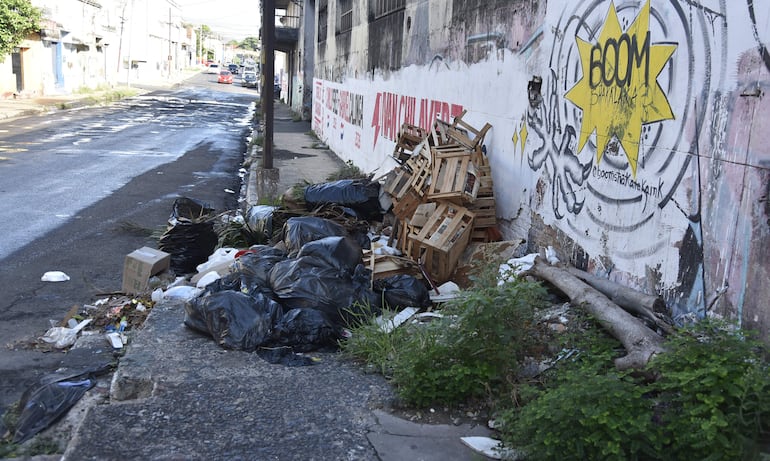 Foto de bache en la calle Cerro Cora entre Hernandarias y ColonHoy 10 de Marzo de 2026Gustavo Machado