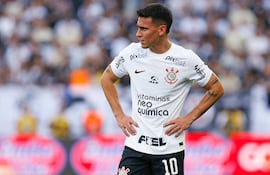 El volante ofensivo paraguayo, Matías Nicolás Rojas Romero (30 años), durante su etapa por Corinthians de Brasil.