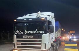 Camión incautado en controles aduaneros.