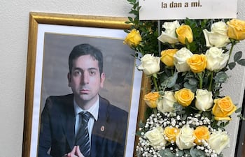 Imagen de un homenaje a Marcelo Pecci en el cementerio de la Recoleta.