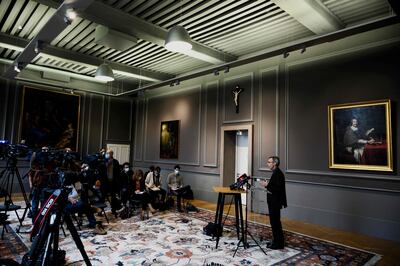 El arzobispo francés, Olivier de Germay, durante una conferencia, el día de la revelación del informe sobre miles de casos de abusos cometidos por el clero desde 1950 a 2020. (JEFF PACHOUD/AFP)