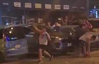 Incidentes entre hinchas de Cerro Porteño y Policía antes del partido en La Nueva Olla.