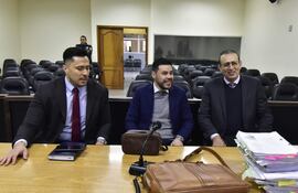 Senador Erico Galeano y los abogados Ricardo Estigarribia y Luis Almada.