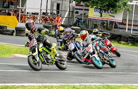 Tras una entretenida competencia en la categoría GP Pro, Pedro Valiente (#23) fue el vencedor en esta ocasión. Fotos: JES Audiovisual.