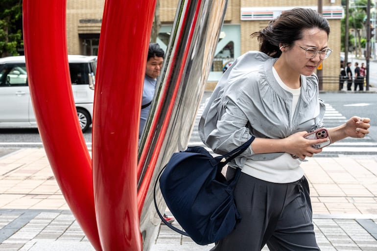 La prefectura de Okinawa, Japón, se prepara para la llegada del tifón Bavi.