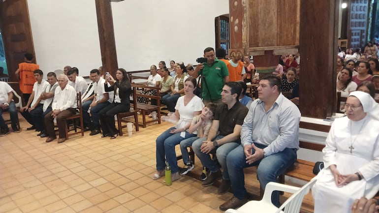 En la misa central participaron autoridades como (Izquierda-derecha) primera dama departamental, Laura Samudio, el Gobernador de Caaguazú, Marcelo Soto y el Intendente local, Luis Palacios.