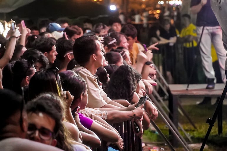 FMK encendió la costanera de Encarnación ante casi 20.000 personas