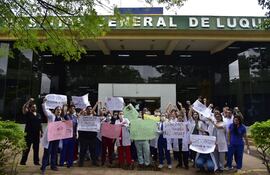 El salario de un médico residente es de alrededor de G. 5 millones, con la nueva resolución del Ministerio de Salud.