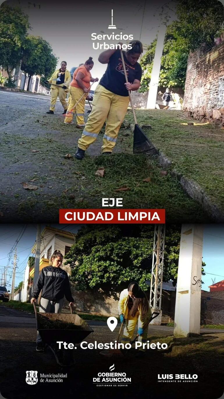 Cinco mujeres con camisetas de colores y pantalones amarillos, limpiando la calle con escobas y una carretilla.