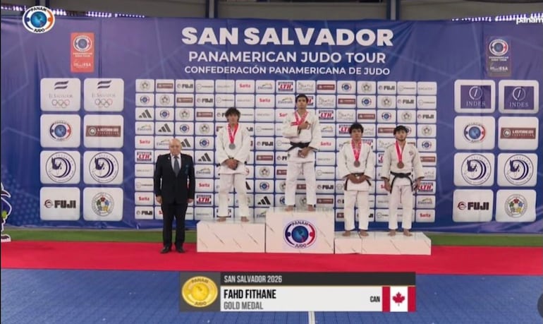 Agustín Ledesma, en el podio con la medalla de bronce.