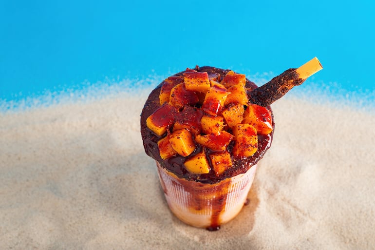 Vaso mexicano de mango y ají.