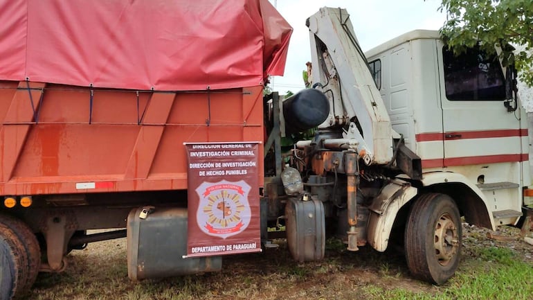 Otro vehículo incautado del depósito de J. Augusto Saldívar. Según los investigadores, iba a ser usado para trasladar la carga de aceite.