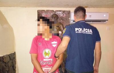 Detienen a un joven Alex Fernando González Villasanti, 24 años, por presunta comercialización de estupefaciente.