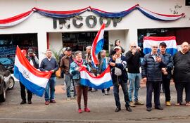 Cooperativistas se manifestaron hoy frente a la sede del Incoop