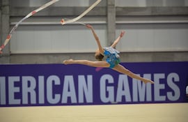 Ana Carolina De Conto Lenz brilló en la prueba de cinta individual de gimnasia rítmica en los Juegos Panamericanos Junior ASU 2025. Foto: COP.