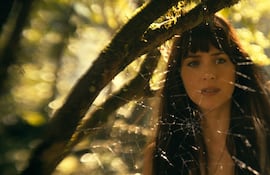 Dakota Johnson en "Madame Web", que llega el miércoles a cines de Paraguay.