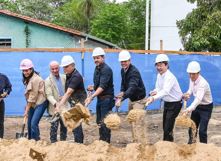 Santiago Peña, Pedro Alliana y otros.