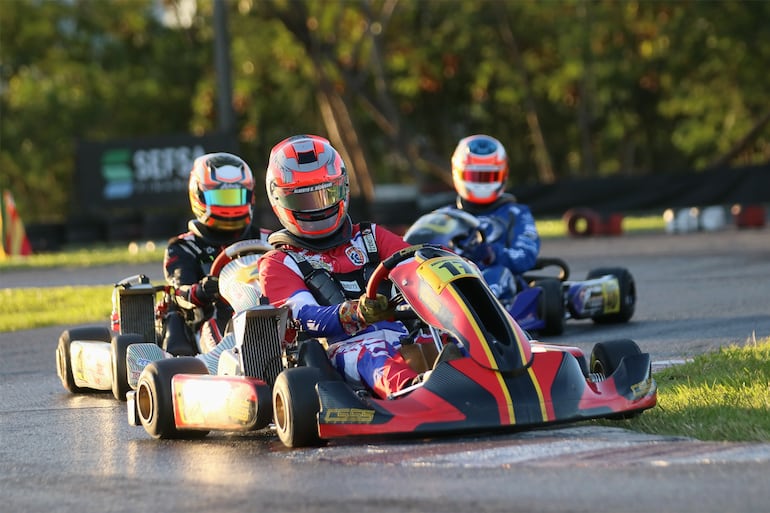 Gran destaque de Alberto Benítez Bejarano para adjudicarse el triunfo en la Rotax Senior Max.