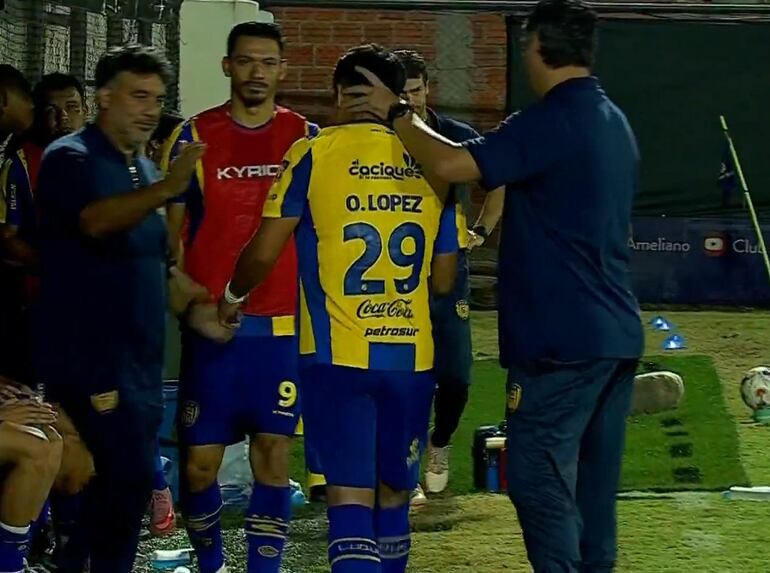 Entró, cometió una falta y salió: la insólita y fugaz aparición de un juvenil de 15 años