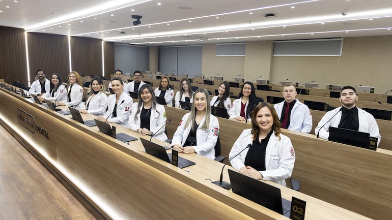 UMAX cuenta con una amplia red de hospitales públicos que fortalece la práctica clínica temprana y progresiva de los estudiantes.