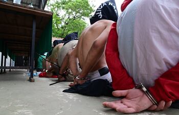 Evidencias y detenidos tras el megaoperativo en el Pantanal de Lambaré este sábado.