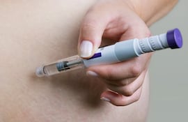 Inyección de fármaco para combatir la obesidad.