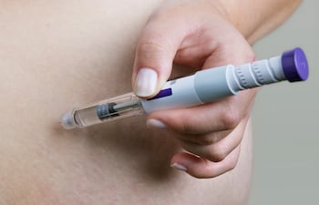 Inyección de fármaco para combatir la obesidad.