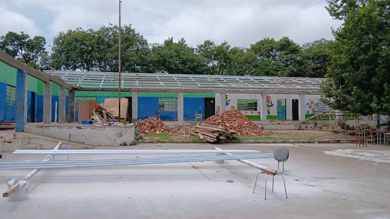 Dos pabellones son intervenidas en la institución Carolina Romero de San Lorenzo.