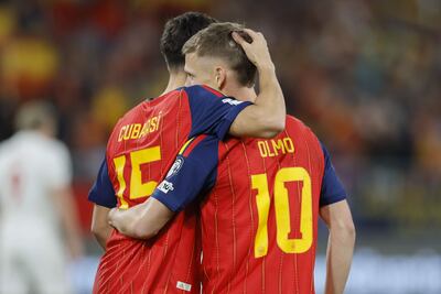 Los jugadores de la selección de España celebran un gol en el partido frente a Turquía por la última fecha de las Eliminatorias Europeas al Mundial 2026 en el estadio de La Cartuja, en Sevilla, España. 
