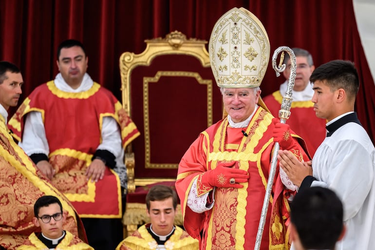 (FILES)
El obispo católico tradicionalista suizo y exsuperior general de la Fraternidad de San Pío X (FSSPX), Bernard Fellay (centro), participa en una ceremonia de ordenación de la Fraternidad de San Pío X (FSSPX) en Ecône, cerca de Sion, Suiza, el 29 de junio de 2026.