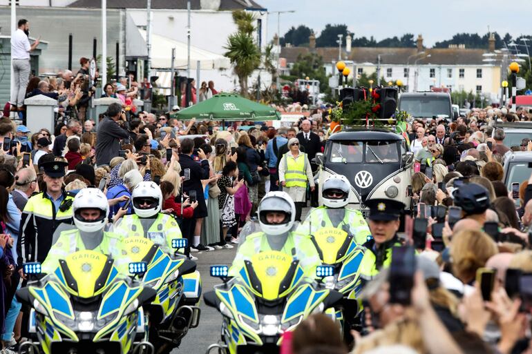 El cortejo fúnebre se trasladó por Bray, hogar de la fallecida cantante irlandesa Sinead O'Connor.
