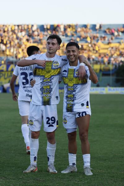 Trinidense goleó a Luqueño en el Feliciano Cáceres