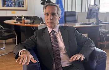 El director ejecutivo en funciones de la Oficina de Naciones Unidas contra la Droga y el Delito (ONUDD), John Brandolino, durante una entrevista con EFE en la sede de la ONU en Viena, con motivo de la cumbre contra del Fraude, que se celebra el 16 y 17 de marzo en Viena.