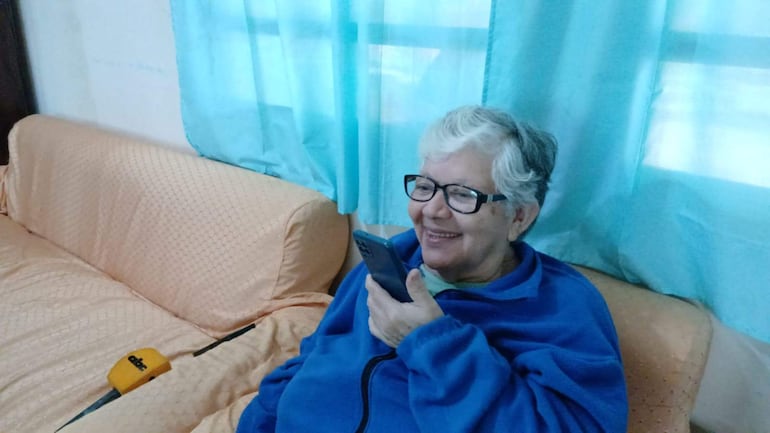 “Mi corazón reboza de alegría, agradezco a Dios y ruego que tenga salud y haga bien su trabajo”, expresó emocionada Delia Catalina, de 70 años