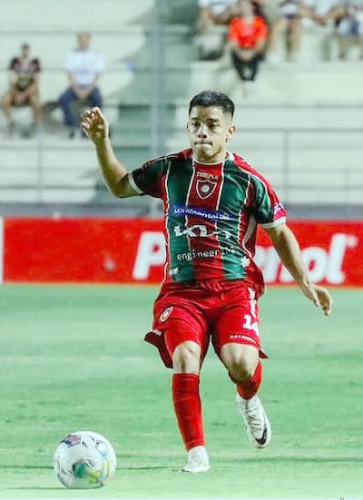 Juan Francisco Esteche, el Poni, talentoso futbolista del Atlético Tembetary.