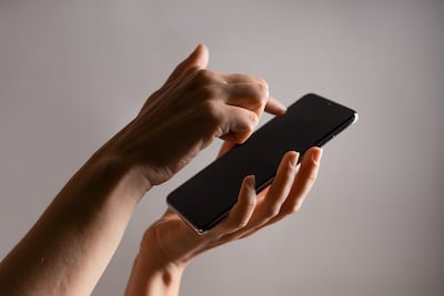 Cerrar aplicaciones en el celular, imagen ilustrativa.