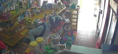 El asaltante actuó solo, según la Policía y una captura de imagen de la cámara de seguridad del comercio, en Pedro Juan Caballero.