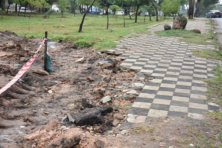 Plaza en mal estado en 21 proyectadas y México.
