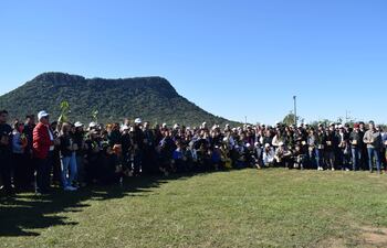 Acto de inicio del plantatón en el parque ecológico Cerro Hú de Paraguarí.
